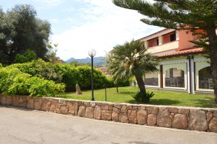 giardino esterno hotel la palma san teodoro